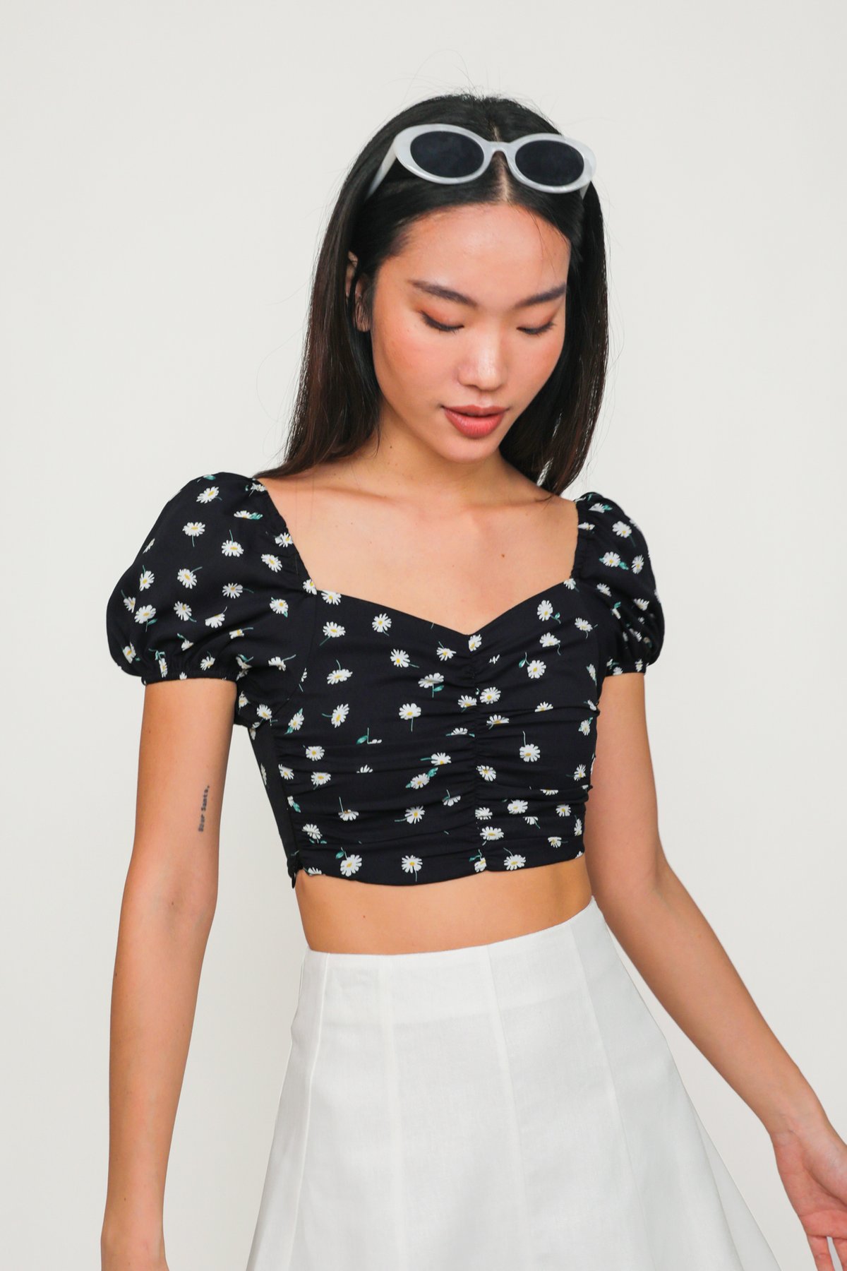 Giorgia Ruched Front Sleeve Crop Top (Black Daisy)