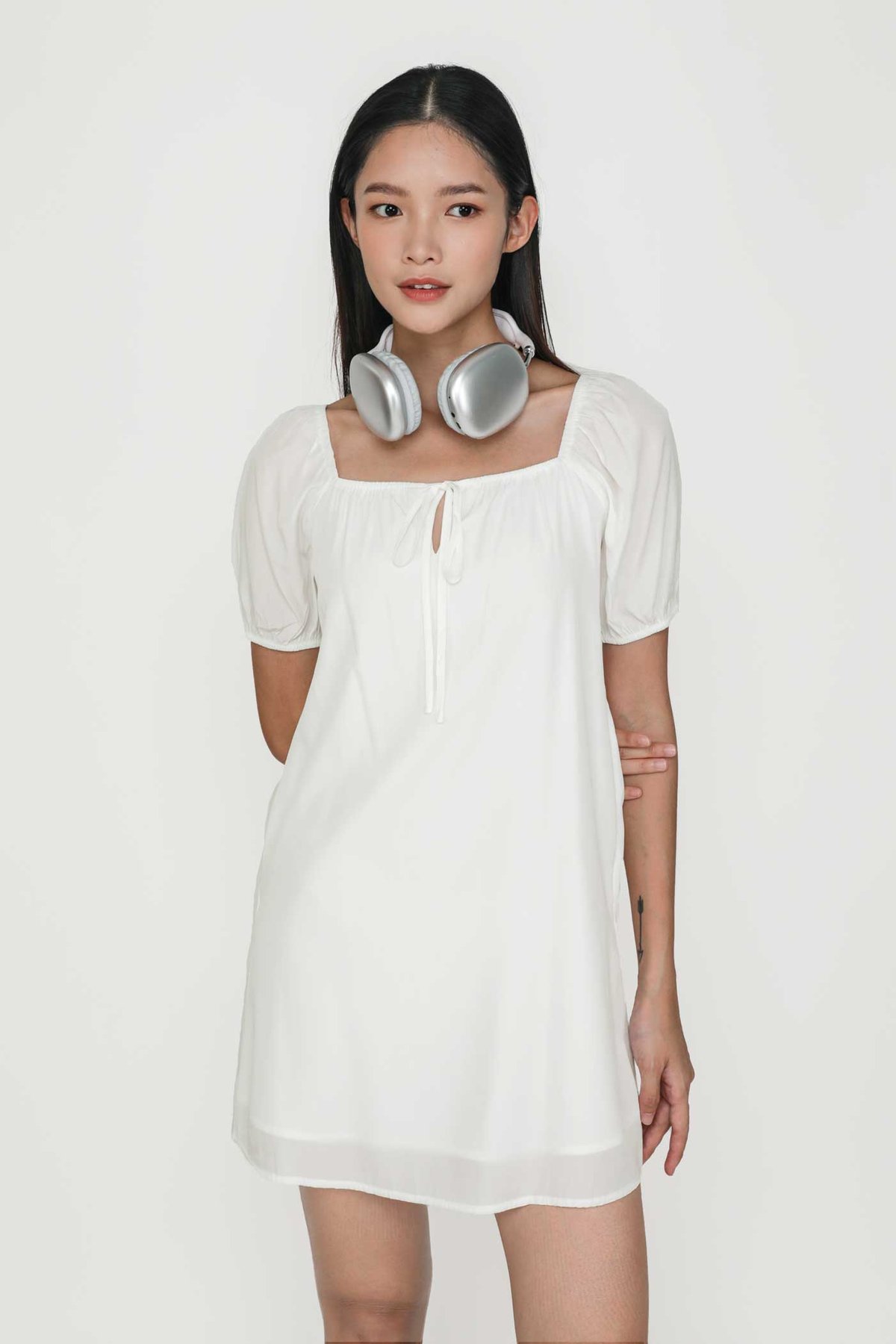 Leslie Balloon Sleeve Loose Fit Dress (White)