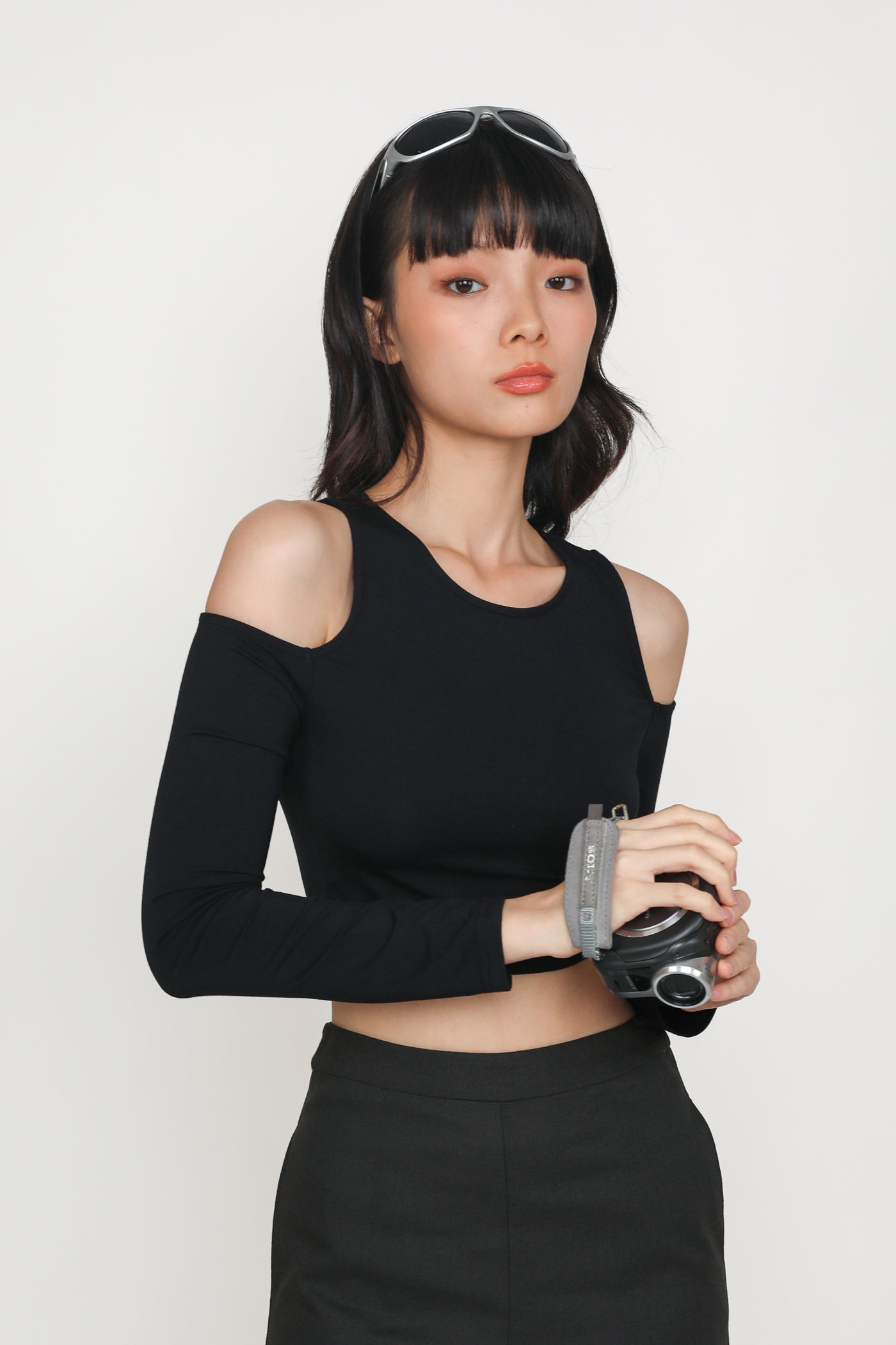 Black 1 best sale shoulder top