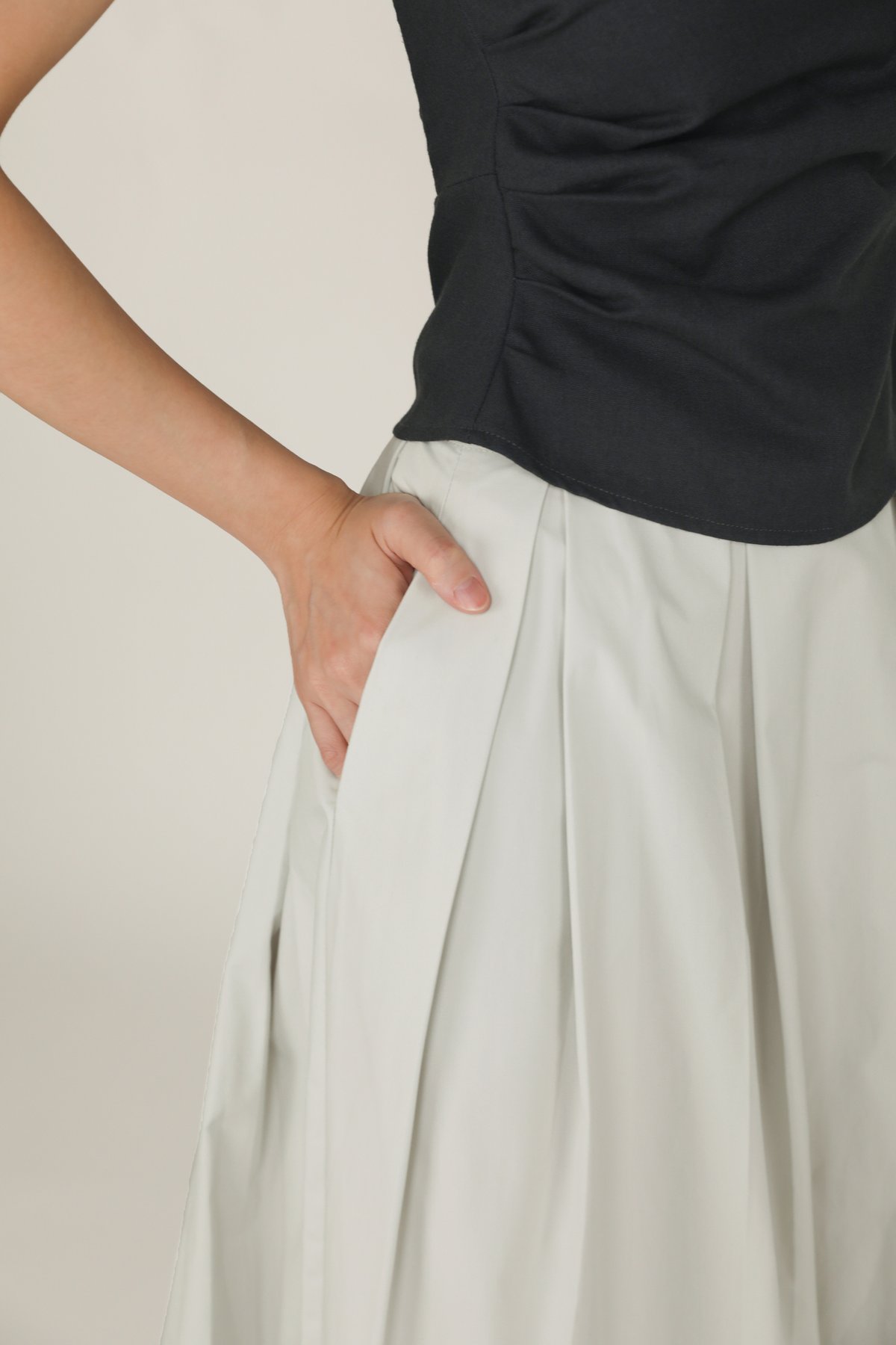 Giada Pleated Maxi Skirt (Light Grey)