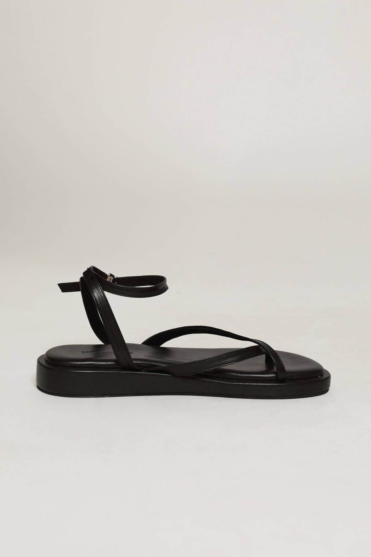 Sevieyanashoes (Criss Cross Sandals - Black)