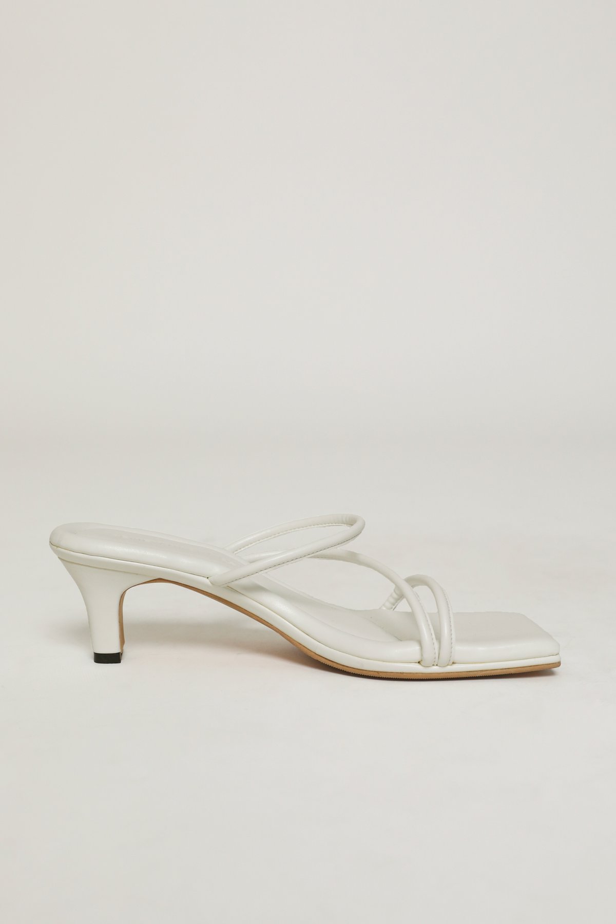 Sevieyanashoes (Cherries Heels - White)