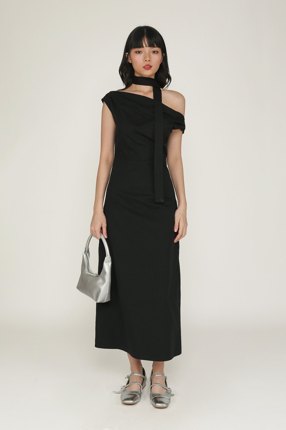 Kael Asymmetrical Shoulder Maxi Dress (Black)
