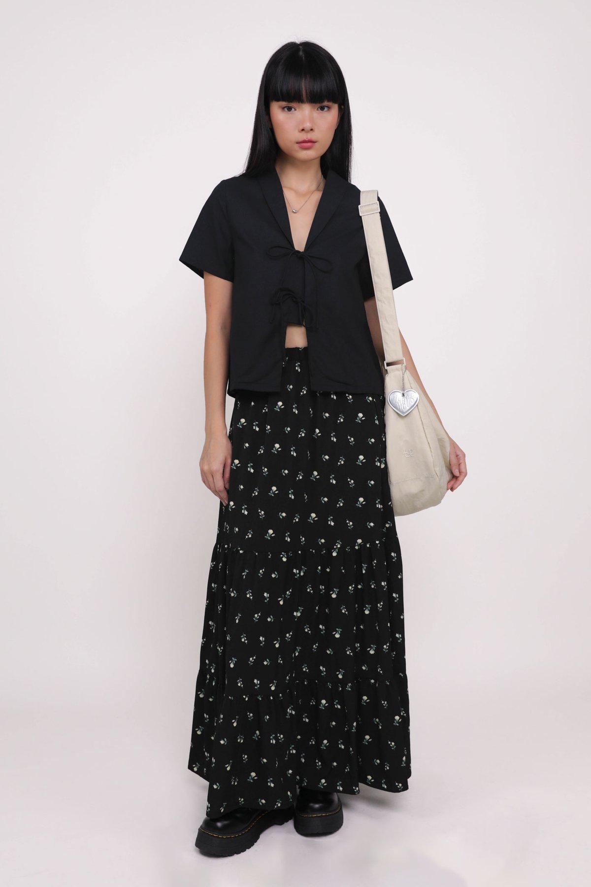 Regular Jardin Tiered Skirt (Black Roses)