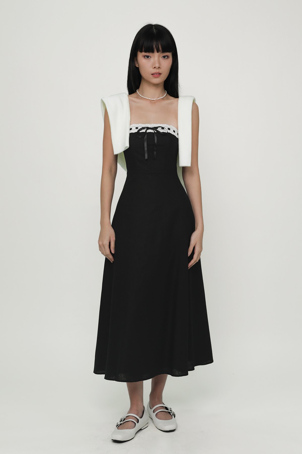 Jessy Ribbon Embroidery Tube Dress (Black)