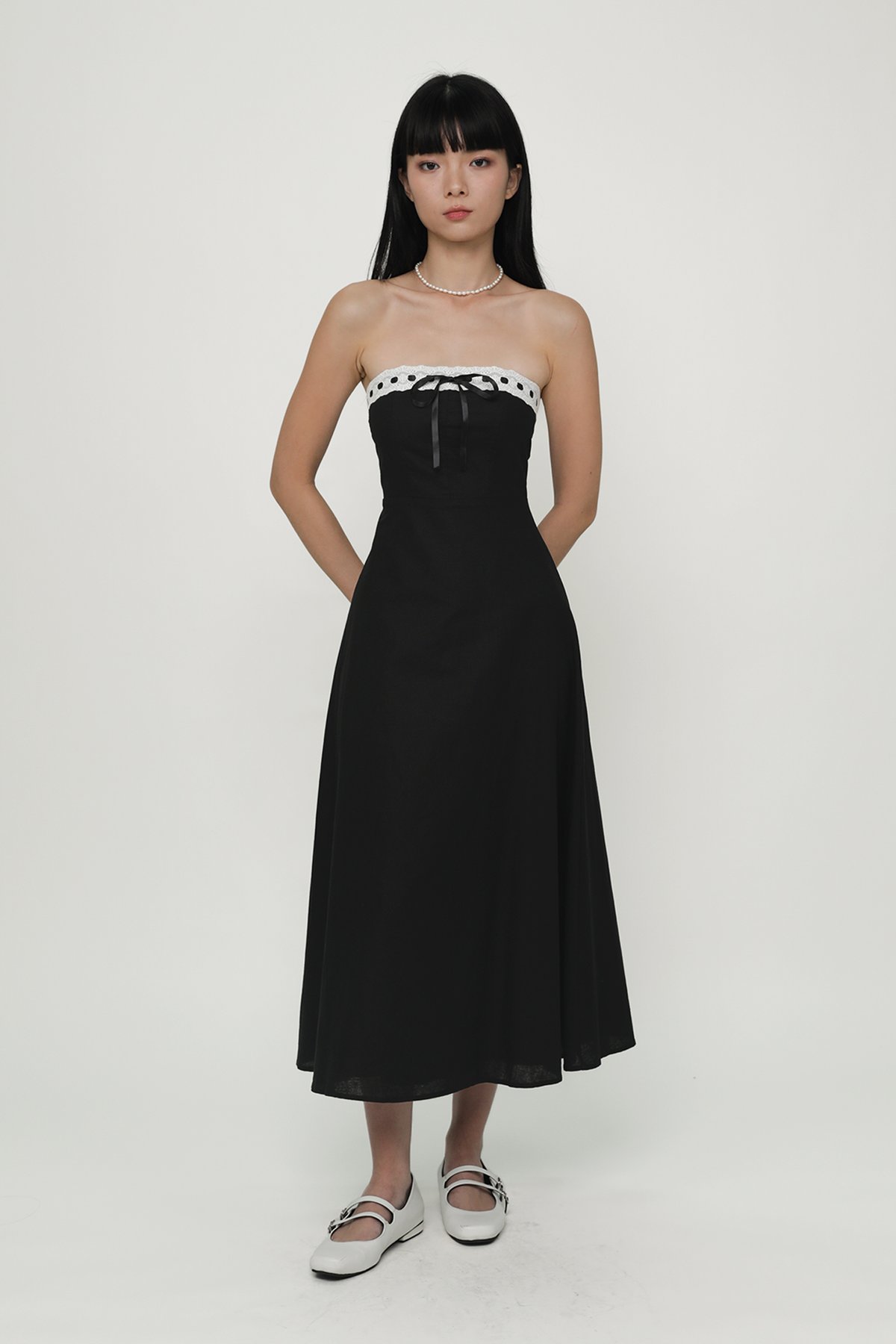 Jessy Ribbon Embroidery Tube Dress (Black)