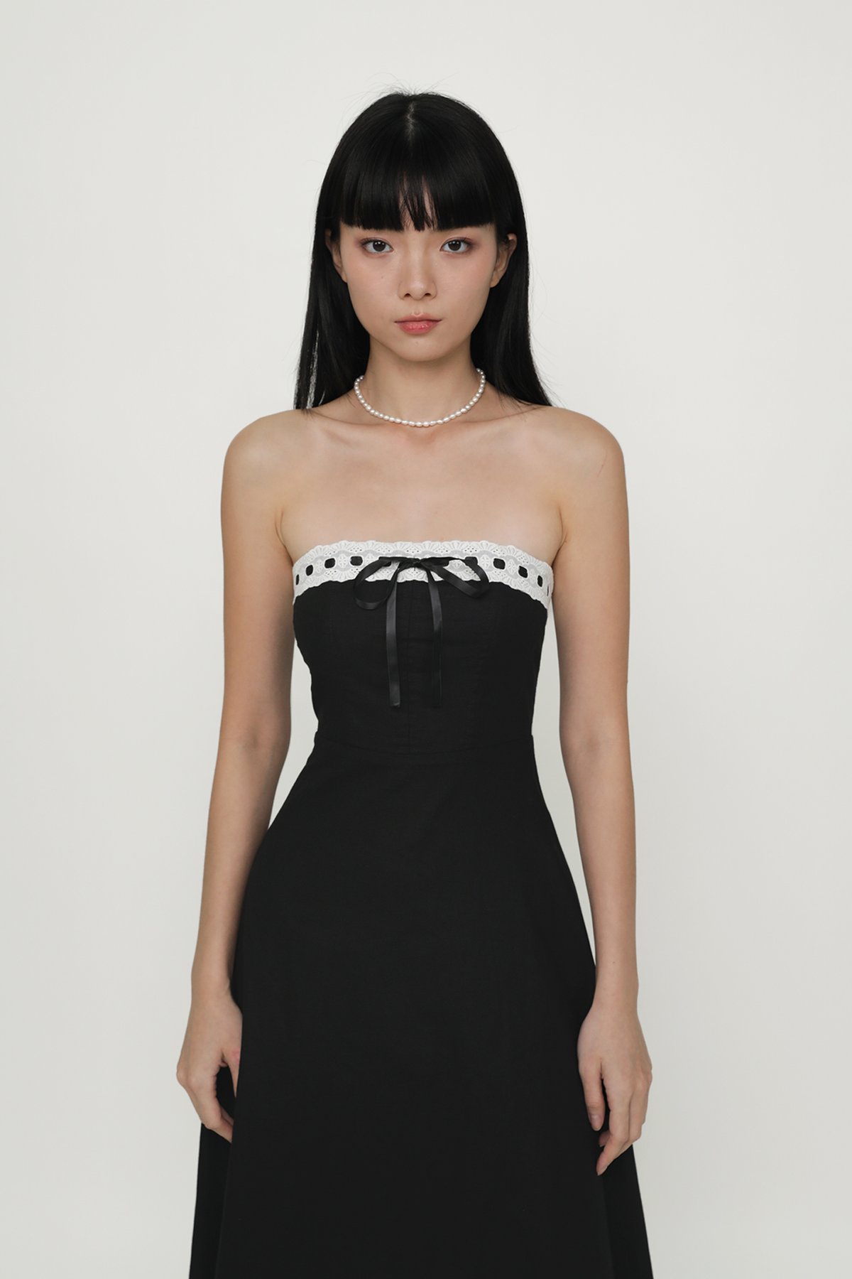 Jessy Ribbon Embroidery Tube Dress (Black)