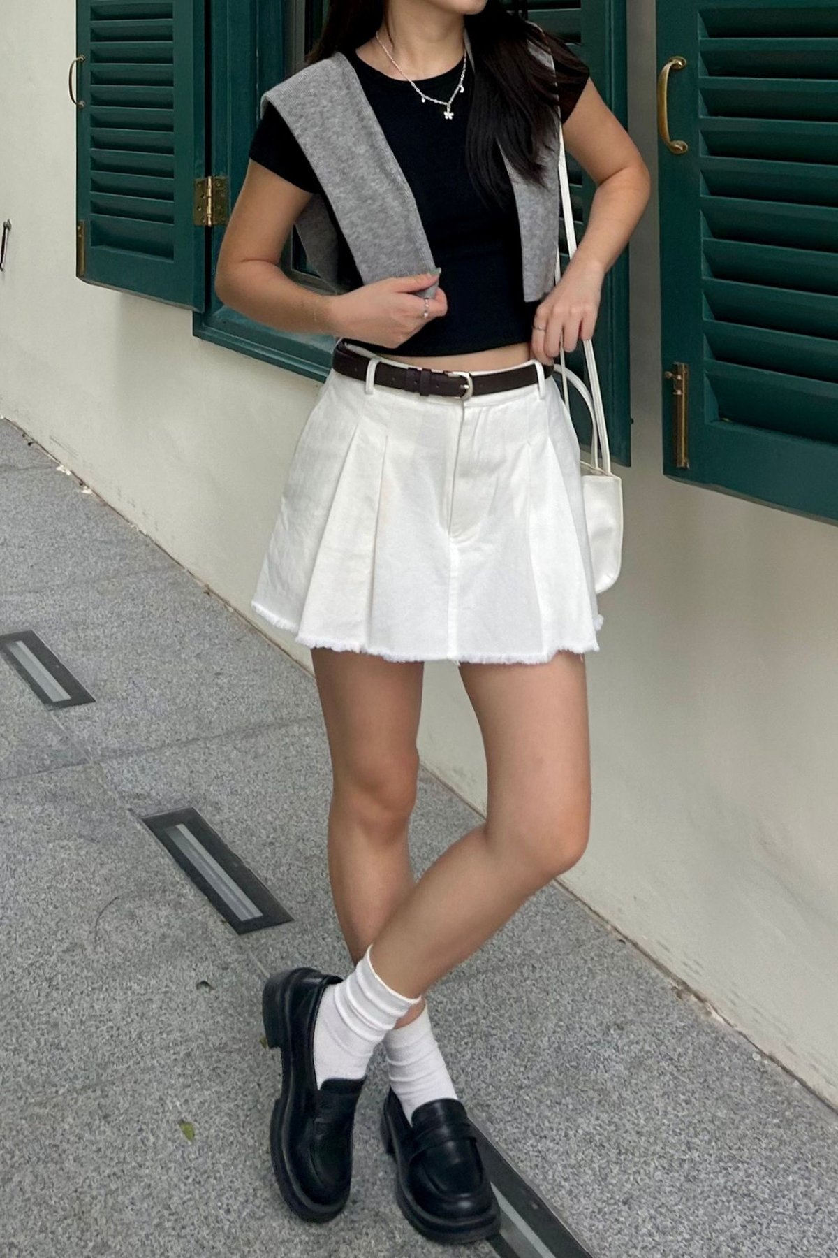Jerry Pleated Frayed Hem Skorts (White)
