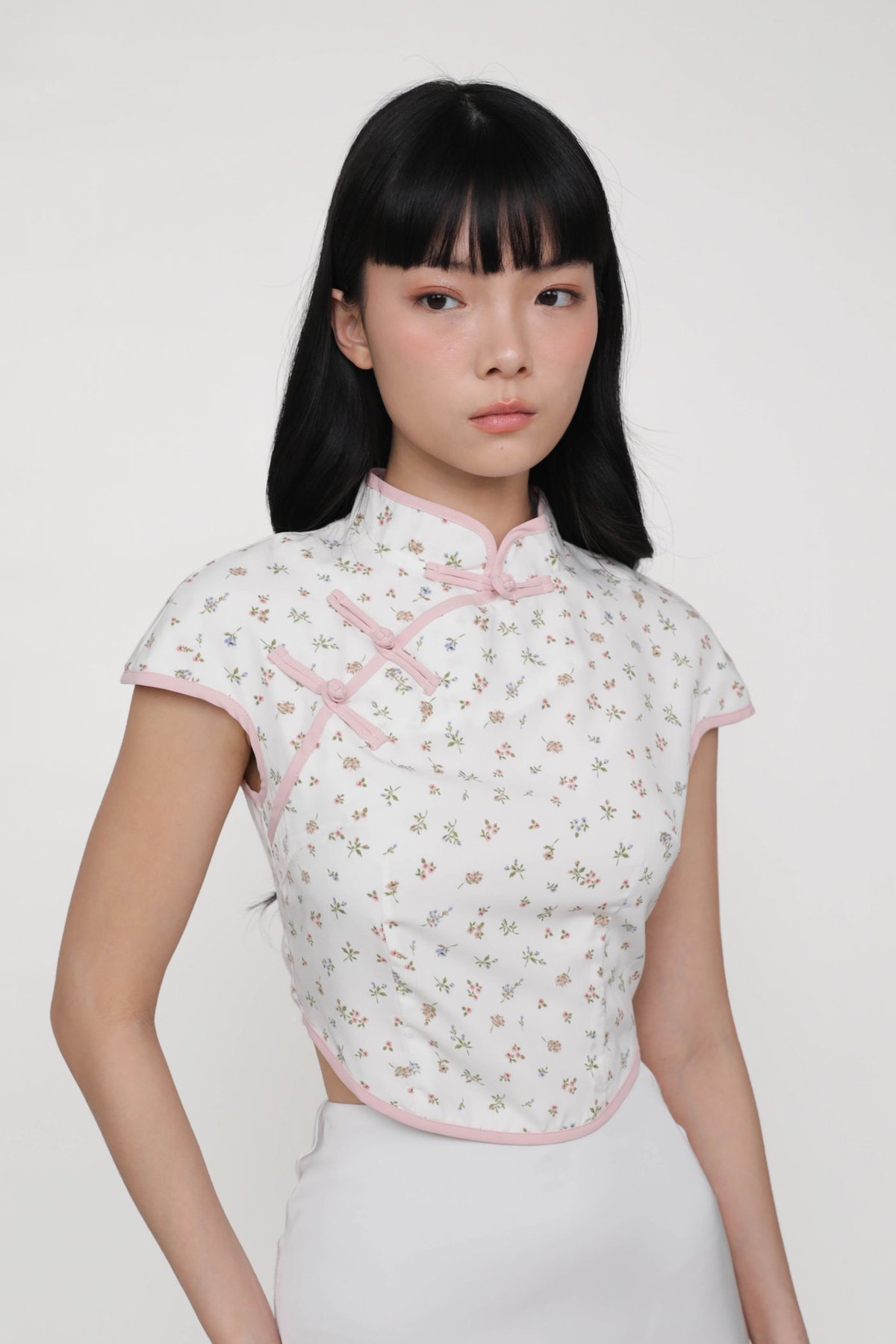 Rui Qipao Curved Hem Top (Cream Blooms)