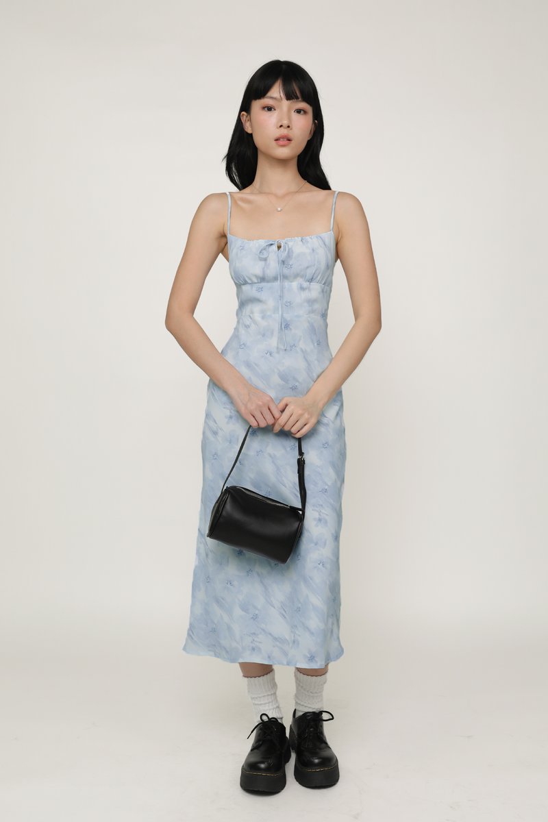 大切な人へのギフト探し maryanne-blue-florals-front- ワンピース
