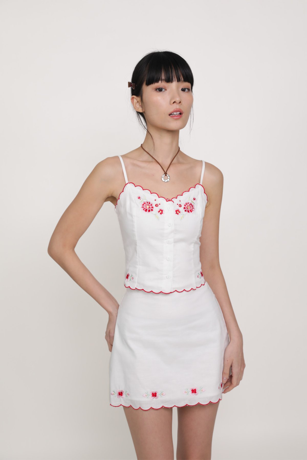 Lune Embroidery Scallop Hem Skirt (White)